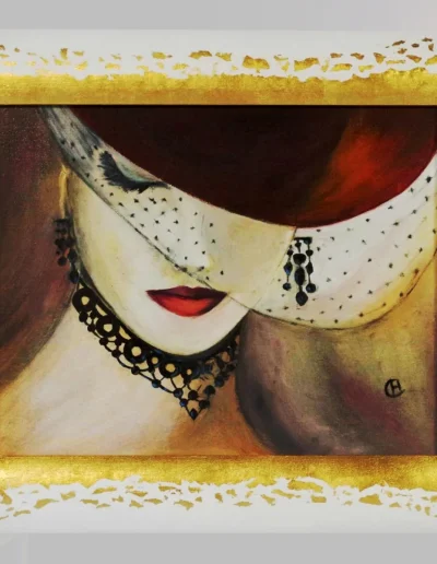 Portrait de femme au chapeau à voilette, cadre d'art blanc rehaussé de dorure à la feuille