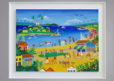 Peinture naïve d'une plage animée présentée en caisse américaine blanche