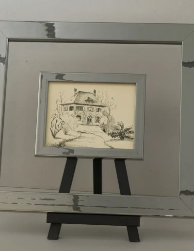 Dessin à l'encre d'une maison provençale, double encadrement à profil miroir argenté sur chevalet