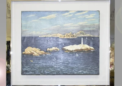 Marine représentant des îles et un phare, encadrée d'un profil effet métallique chrome