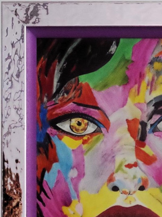 cadre-d-art-blanc-et-or visage de femme avec cadre moderne